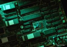 集成电路（integrated circuit）是一种微型电子器件或部件